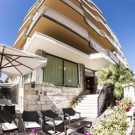 Hotel Brig Cattolica Kültér fotó