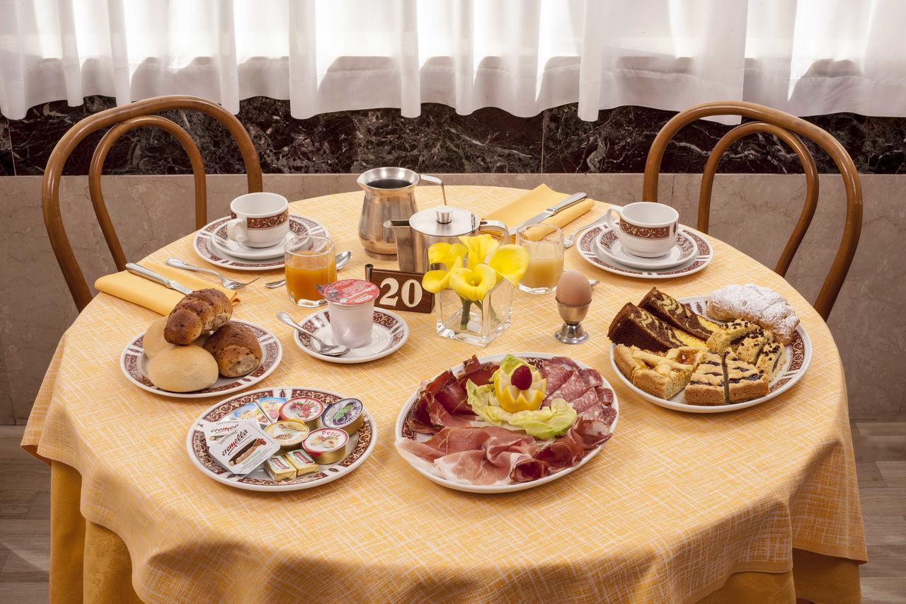 Hotel Brig Cattolica Kültér fotó