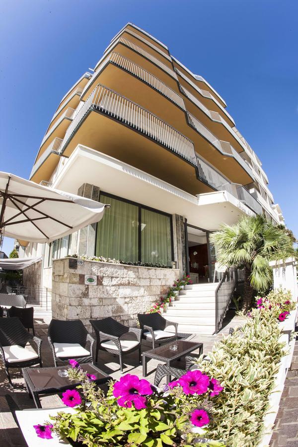 Hotel Brig Cattolica Kültér fotó